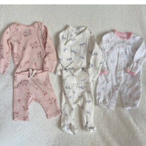 SKU#194 Carter’s Newborn Baby Girl Clothes Bundle 0M NB | 3 Outfits